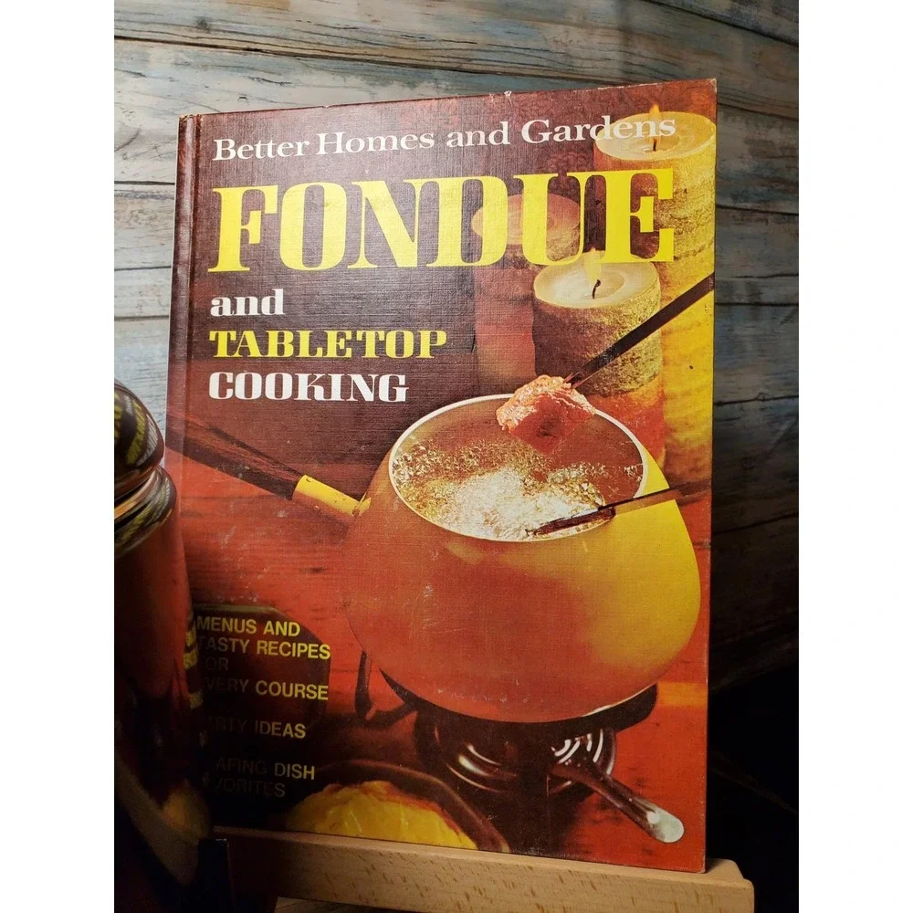 1970 Better Homes Gardens Fondue Cookbook with Fondue Pot and Forks MCM Set‎
